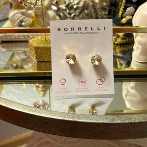 NWT Sorrelli stud earrings
